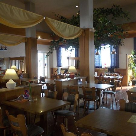פסאו Hotel Im Bahnhof מראה חיצוני תמונה