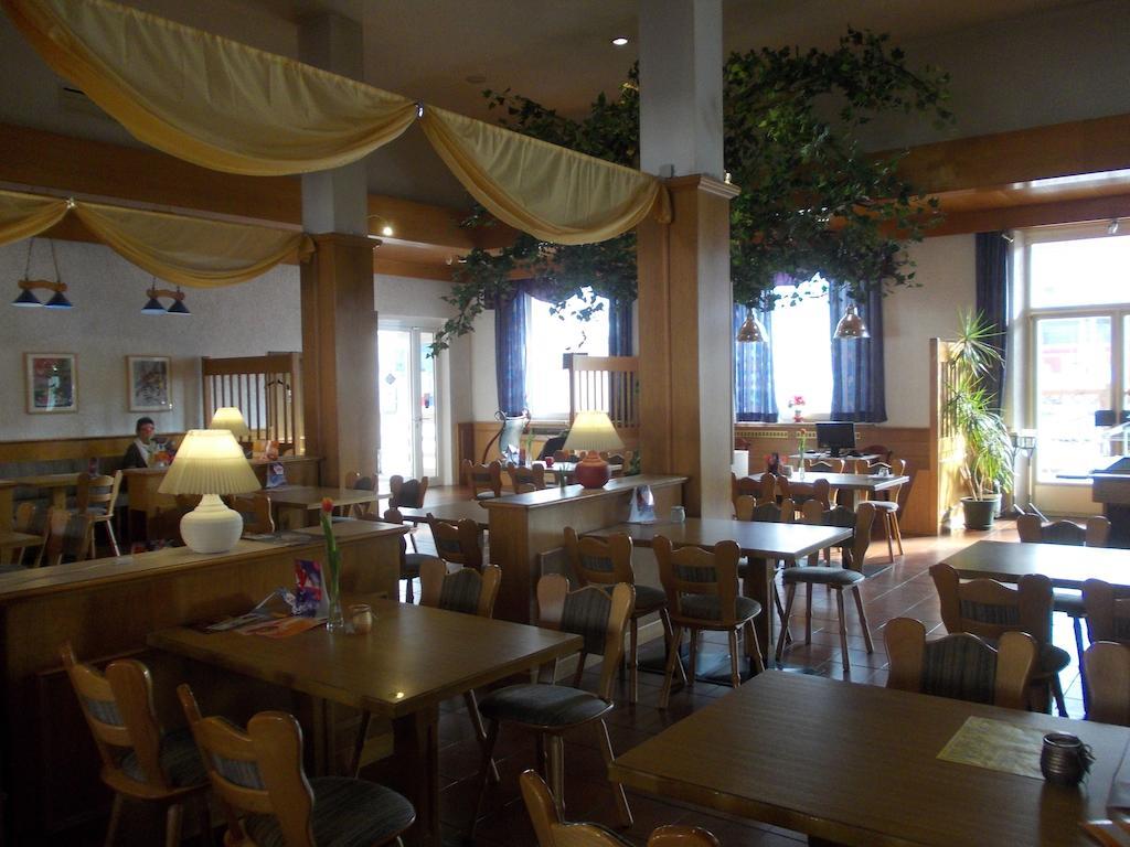 פסאו Hotel Im Bahnhof מראה חיצוני תמונה