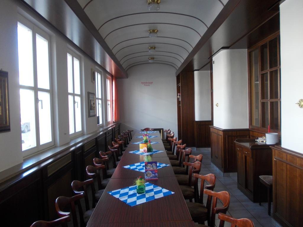 פסאו Hotel Im Bahnhof מראה חיצוני תמונה