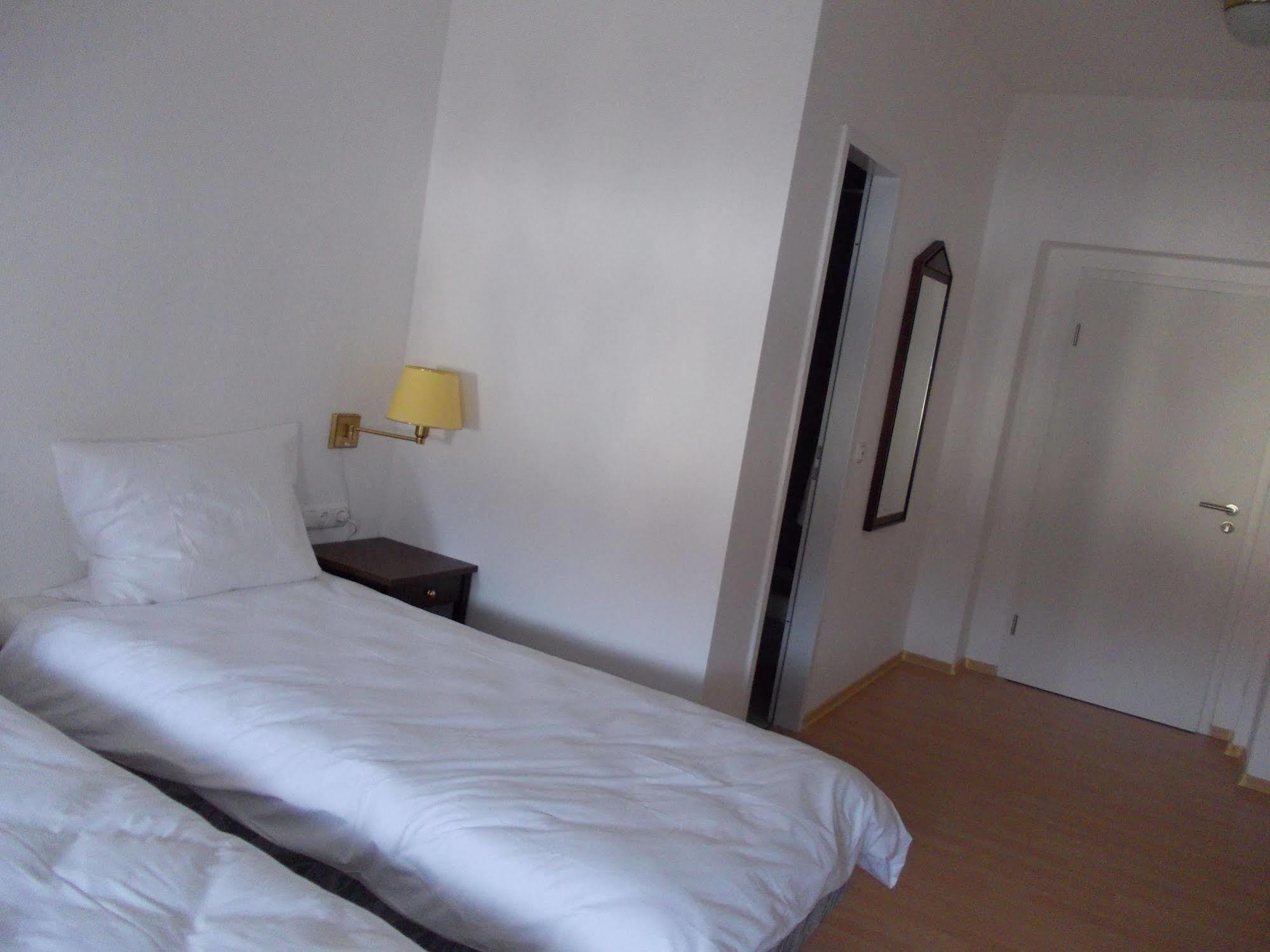פסאו Hotel Im Bahnhof מראה חיצוני תמונה