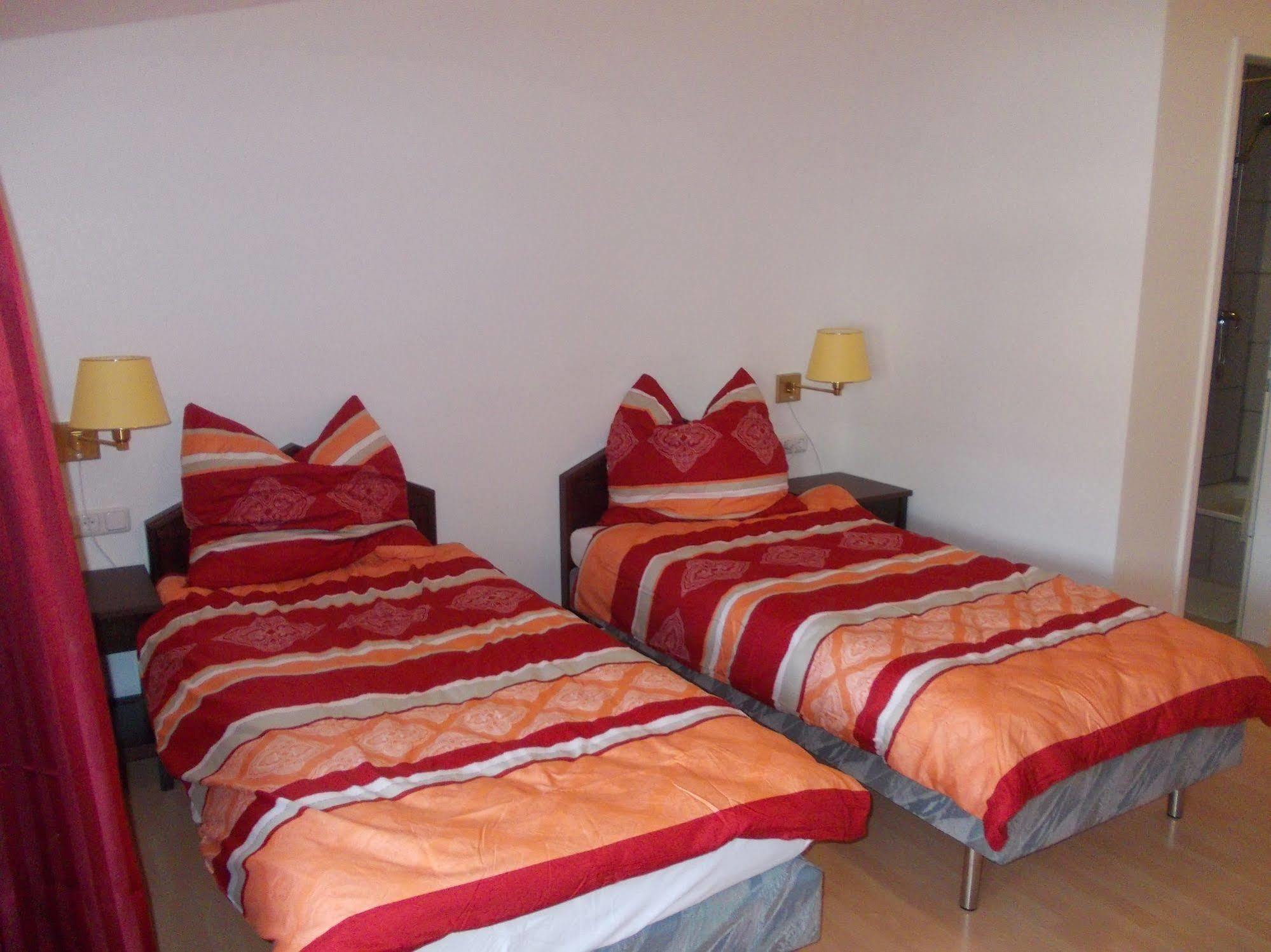 פסאו Hotel Im Bahnhof מראה חיצוני תמונה