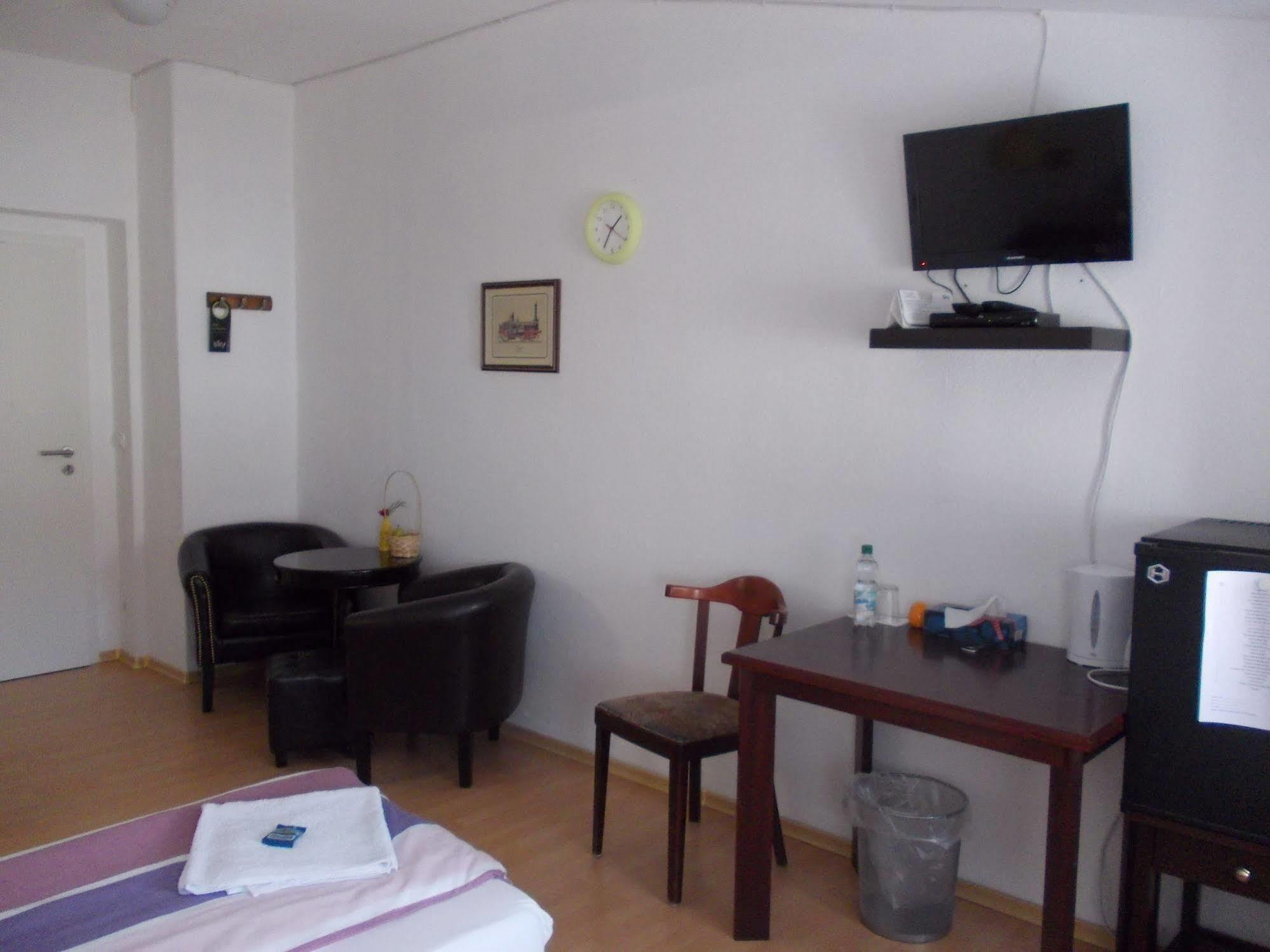 פסאו Hotel Im Bahnhof מראה חיצוני תמונה